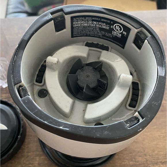 Ninja Fit Blender + 2 cups + 2 sipping lids - Picture 6 of 8